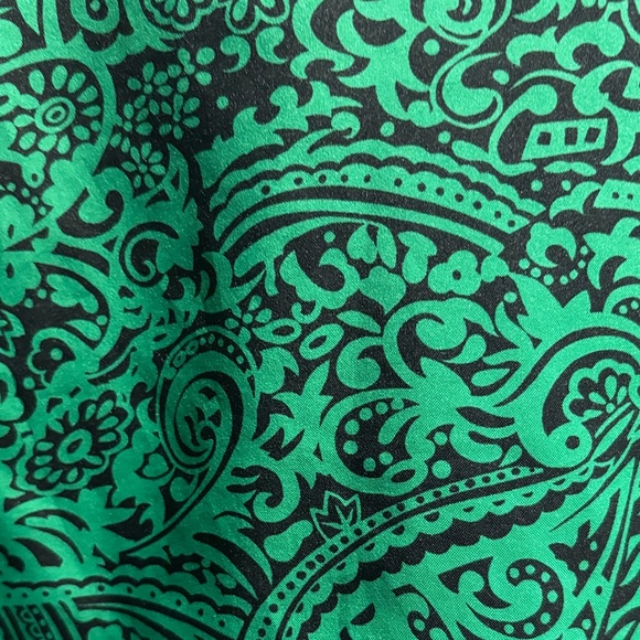 Elegant Green Paisley Women's Button Down Shirt - Picture 4 of 4